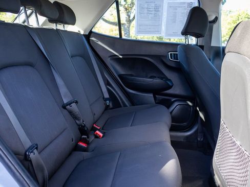 Used 2021 Hyundai Venue SE FWD image 13