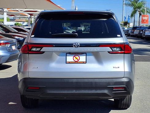 Used 2025 Toyota Grand Highlander AWD image 5