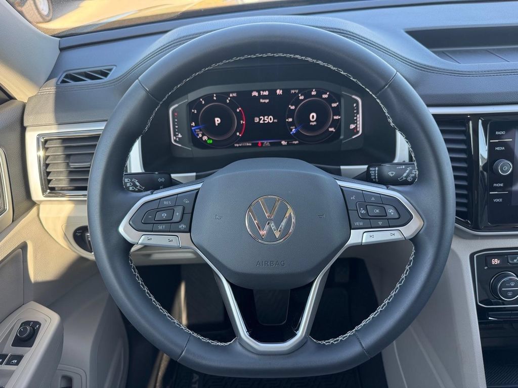 Used 2023 Volkswagen Atlas SE AWD/4WD image 12