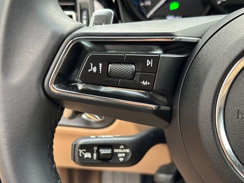 Used 2025 Porsche Macan image 28