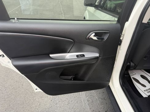 Used 2019 Dodge Journey SE w/ Premium Group image 10