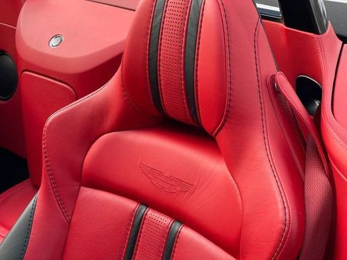 Used 2021 Aston Martin V8 Vantage Roadster image 4