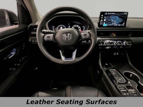Certified 2025 Honda Pilot Touring image 8