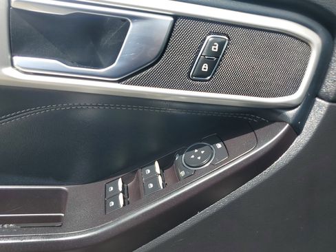 Used 2020 Ford Explorer XLT w/ Equipment Group 202A image 24