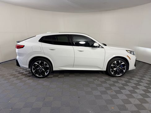 Certified 2025 BMW X2 xDrive28i w/ Technology Package image 8