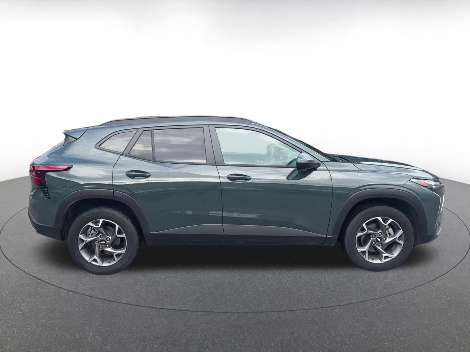 Used 2025 Chevrolet Trax LT FWD image 15