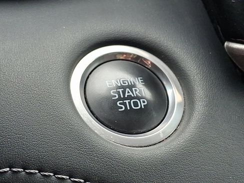 Used 2024 Toyota Highlander LE AWD/4WD image 23