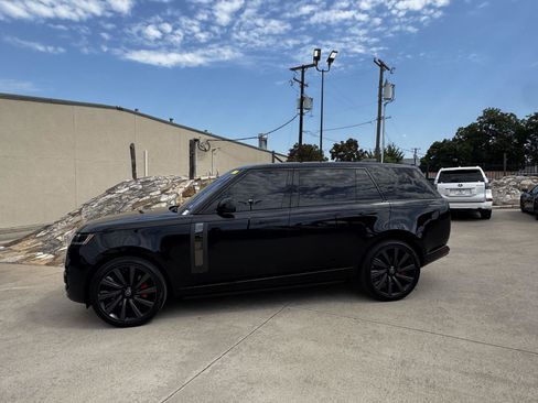 Used 2023 Land Rover Range Rover SV AWD/4WD image 3