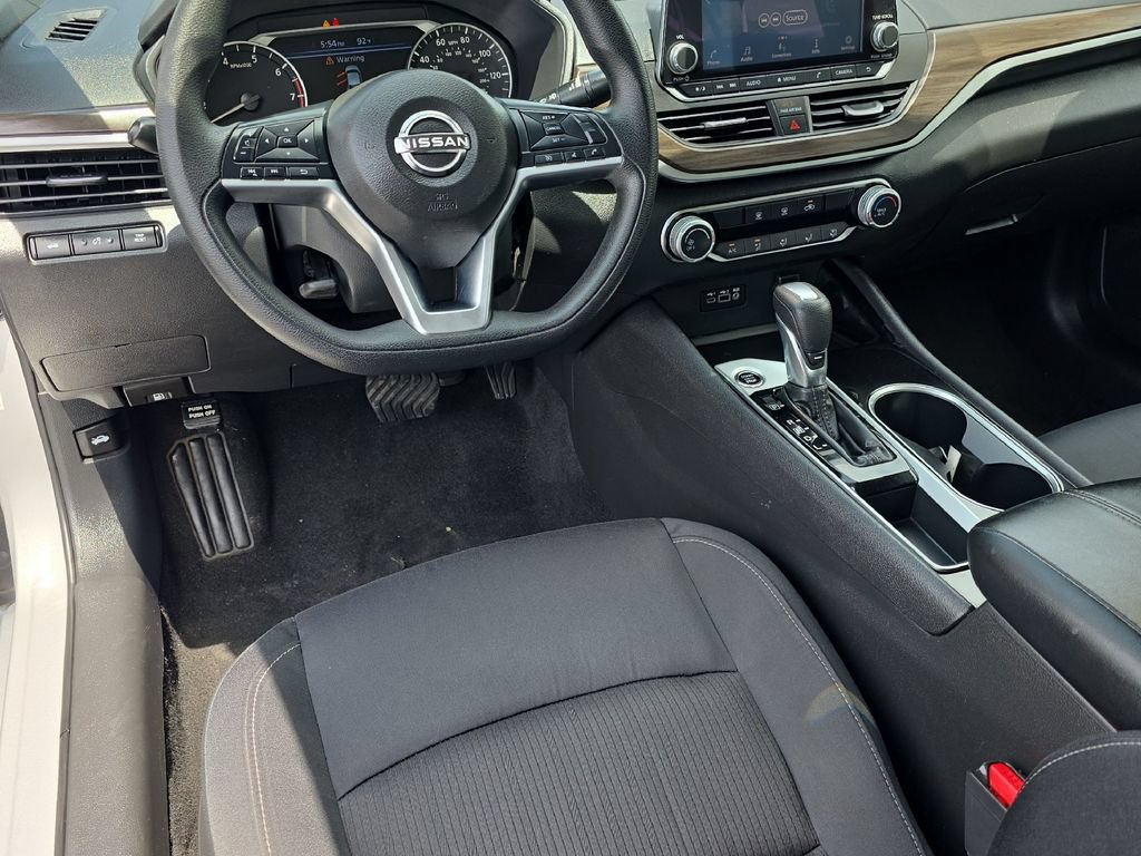 Used 2024 Nissan Altima 2.5 SV FWD image 21