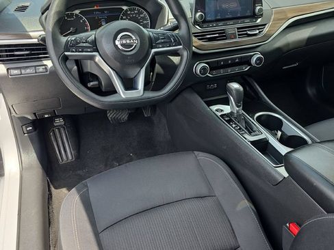 Used 2024 Nissan Altima 2.5 SV FWD image 21