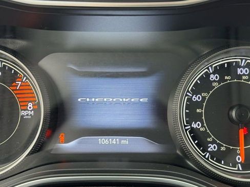 Used 2019 Jeep Cherokee Trailhawk w/ Cold Weather Group image 14