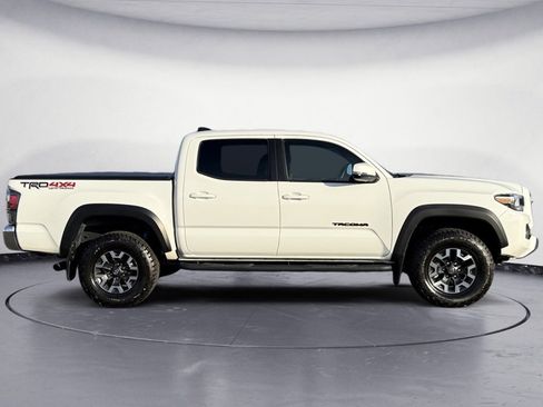 Used 2022 Toyota Tacoma TRD Off-Road image 9