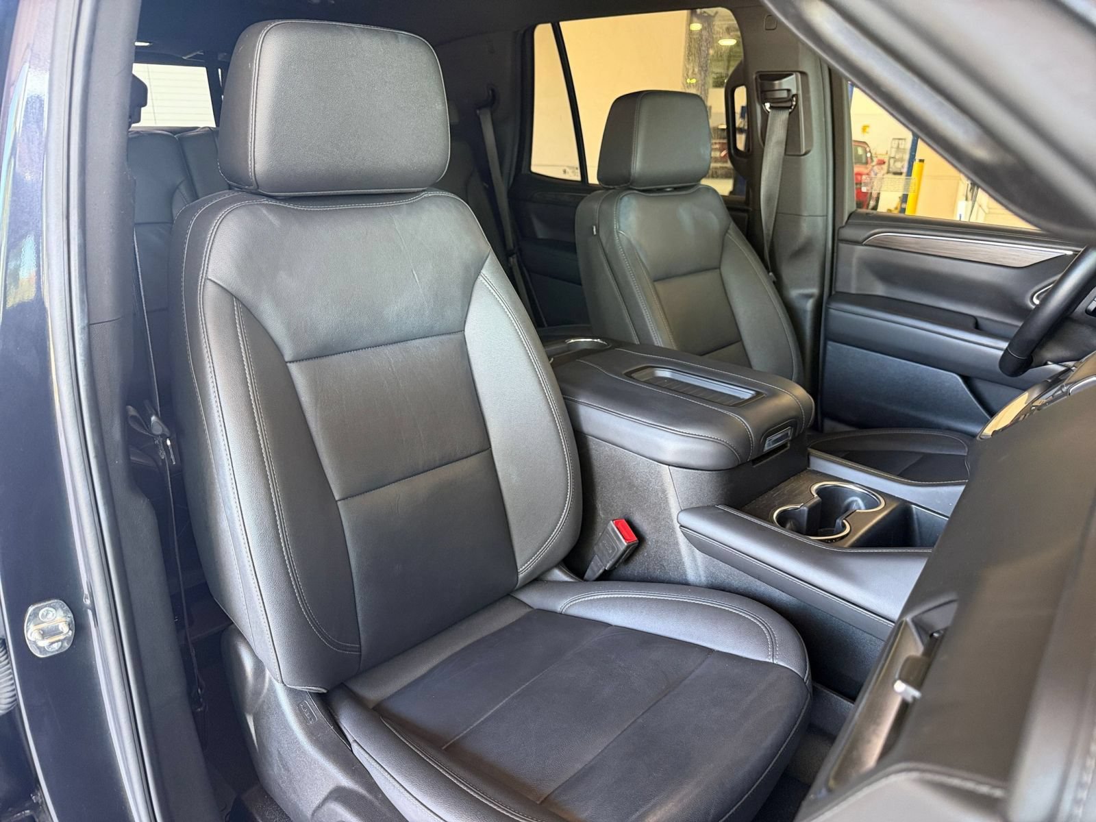 Used 2024 Chevrolet Tahoe LT w/ Luxury Package RWD image 32