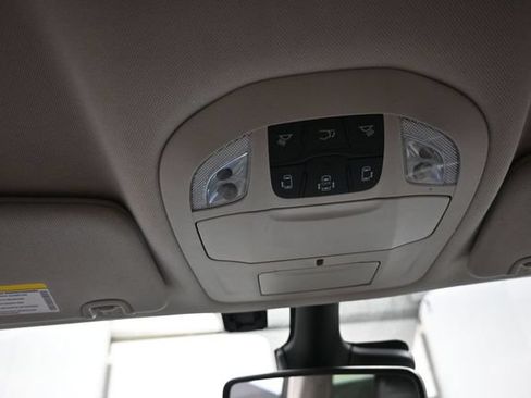 Used 2023 Chrysler Pacifica Touring-L FWD image 12