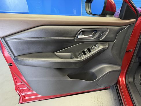 Used 2023 Nissan Rogue SL AWD/4WD image 9