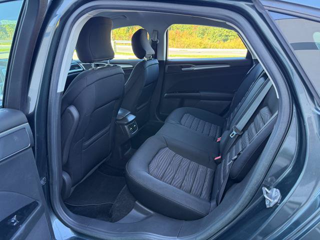 Used 2016 Ford Fusion SE FWD image 14