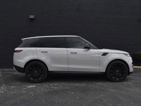 Used 2024 Land Rover Range Rover Sport SE AWD/4WD image 6