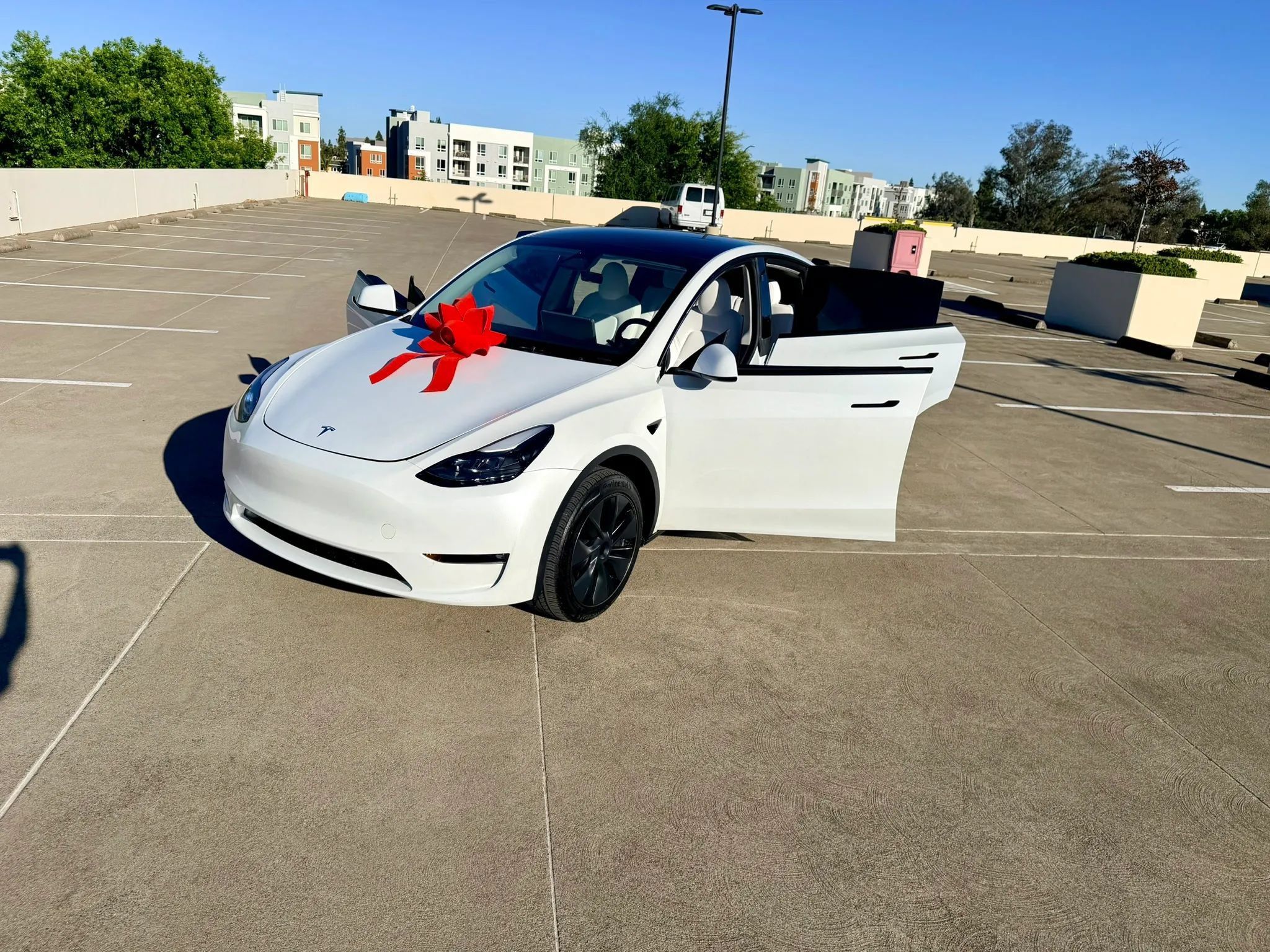 Used 2024 Tesla Model Y Long Range RWD image 34