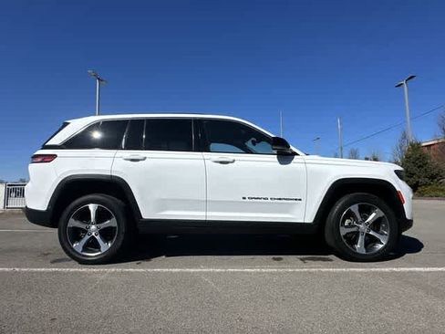 Used 2023 Jeep Grand Cherokee Limited image 3