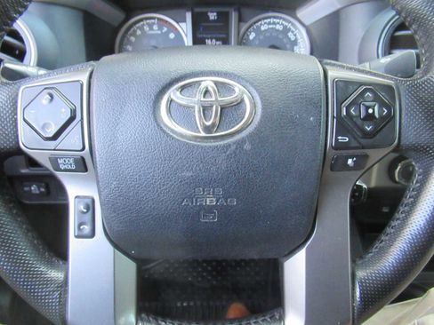 Used 2016 Toyota Tacoma SR5 w/ Towing Package image 21