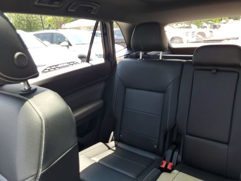 Certified 2023 Volkswagen Atlas Cross Sport SE w/ Panoramic Sunroof Package FWD image 10