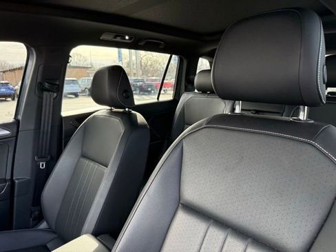 Used 2023 Volkswagen Tiguan SE R-Line image 8
