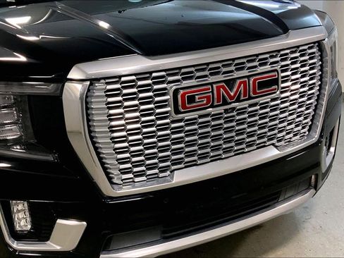 Used 2023 GMC Yukon XL Denali w/ Advanced Technology Package image 32