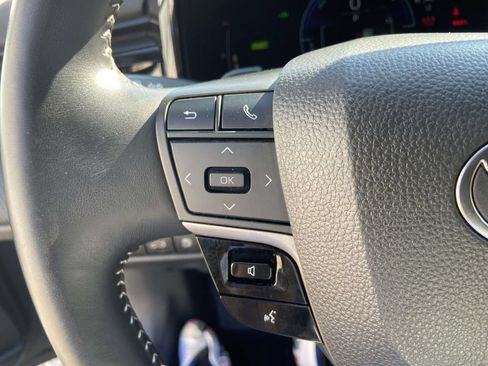Used 2025 Toyota Camry SE w/ Convenience Package FWD image 34