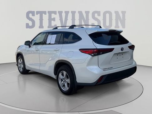 Used 2020 Toyota Highlander LE AWD/4WD image 3