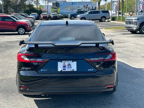 Used 2025 Toyota Camry XLE w/ Premium Plus Package image 6