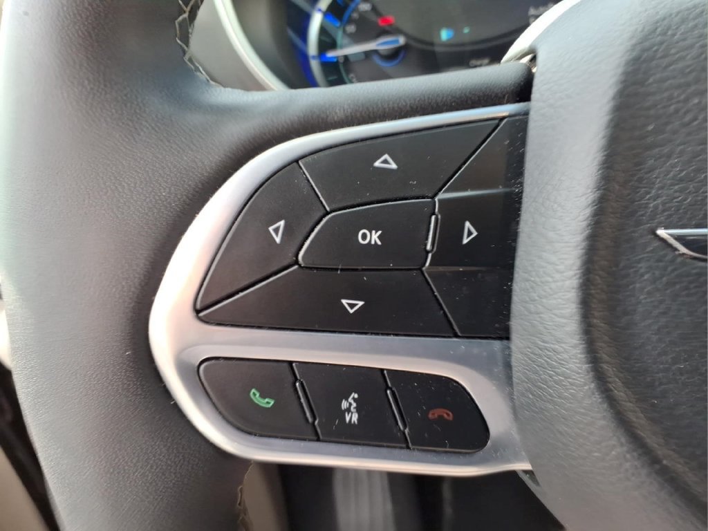 Used 2024 Chrysler Pacifica Limited FWD image 19