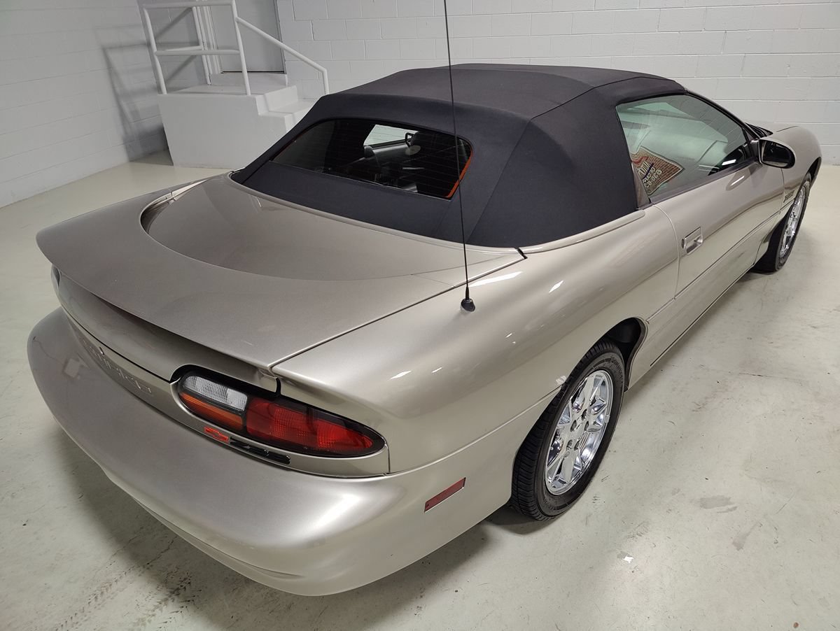 Used 2002 Chevrolet Camaro Z28 RWD image 7