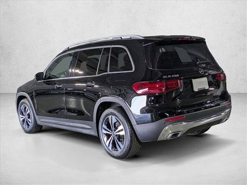 Used 2025 Mercedes-Benz GLB 250 image 7