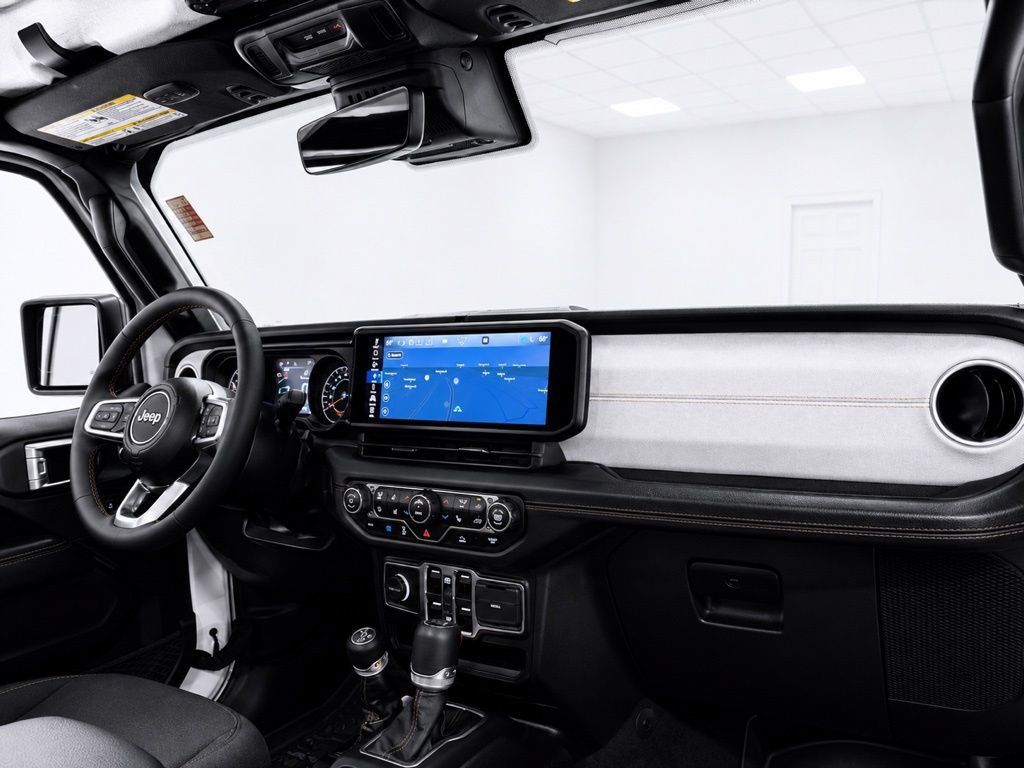 Used 2024 Jeep Wrangler Unlimited Sahara AWD/4WD image 21