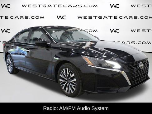 Used 2023 Nissan Altima 2.5 SV image 2