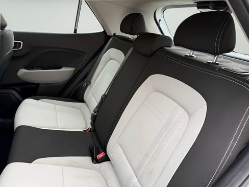 Used 2023 Hyundai Venue SEL image 13