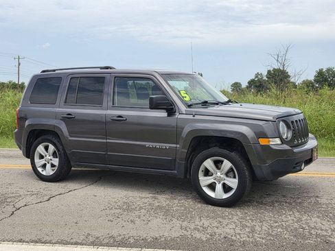 Used 2017 Jeep Patriot Latitude FWD image 1
