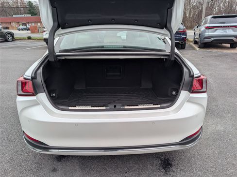 Used 2025 Lexus ES 300h ES 300h image 13