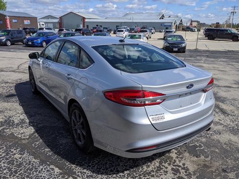 Used 2017 Ford Fusion SE w/ Fusion SE Technology Package FWD image 5