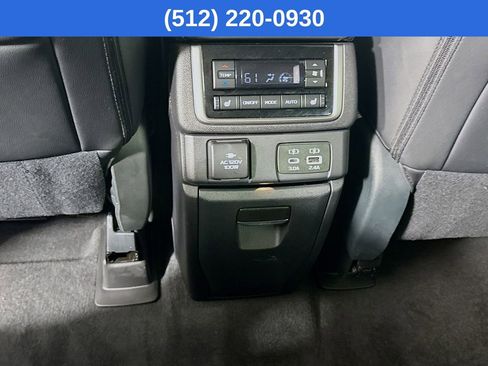 Used 2025 Subaru Ascent Touring AWD/4WD image 31