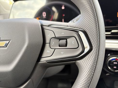 Used 2025 Chevrolet Trax LT w/ LT Convenience Package FWD image 15