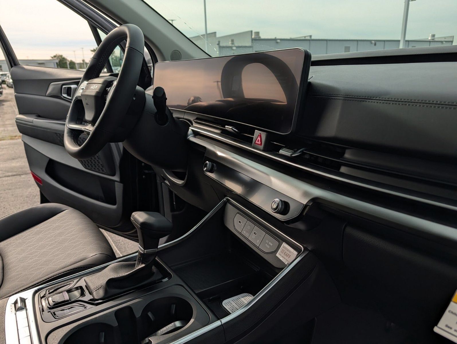 New 2027 Kia Carnival SX w/ Dark Edition Package FWD image 32