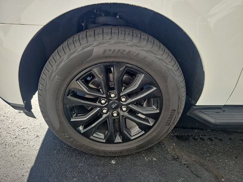 Used 2024 Ford Expedition XLT AWD/4WD image 8