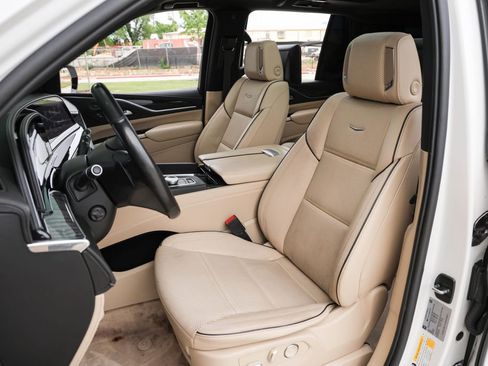 Used 2021 Cadillac Escalade Premium Luxury w/ Driver Assist Tech Package AWD/4WD image 16