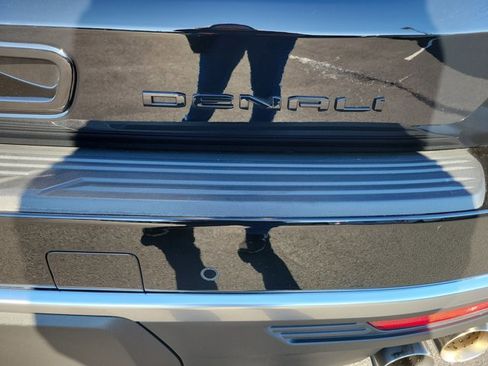 Used 2024 GMC Yukon Denali w/ Denali Reserve Package image 35