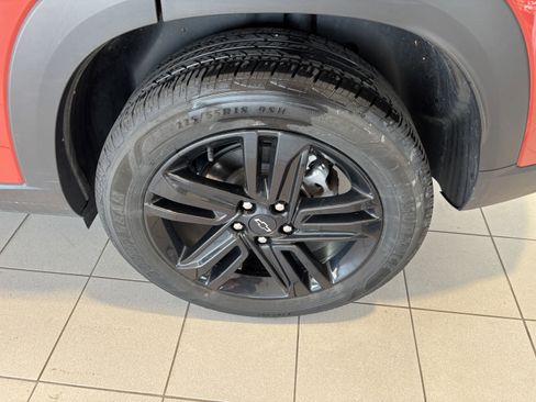 Used 2024 Chevrolet Trax ACTIV w/ Sunroof Package FWD image 5