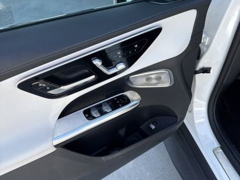 Used 2024 Mercedes-Benz GLC 300 4MATIC image 7