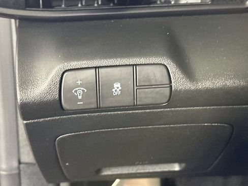 Certified 2025 Hyundai Elantra Sport image 19