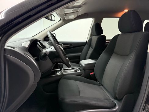 Used 2020 Nissan Pathfinder SV image 15