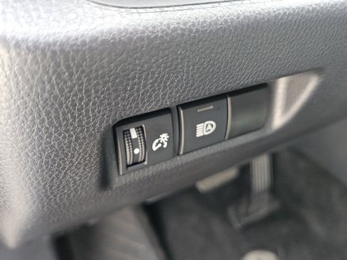 Used 2025 Toyota RAV4 XLE FWD image 17